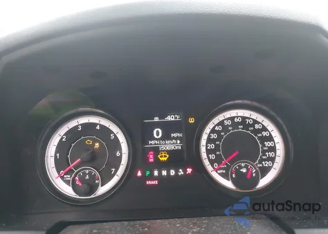 2019 Ram 1500 Classic Express 4X4 6'4 Box z USA, uszkodzony, nr VIN 1C6RR7FG6KS582615